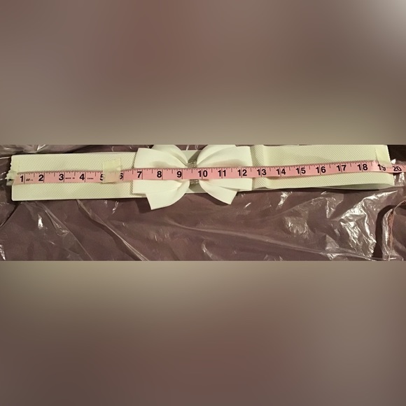 3/$16.00 Elastic Bow-Tie Belt - Picture 6 of 7
